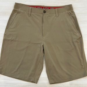 Men’s Under Armour Khaki Golf Shorts Size 36